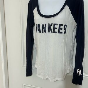 PINK Victoria's Secret Black and White Yankees Long Sleeve Tee